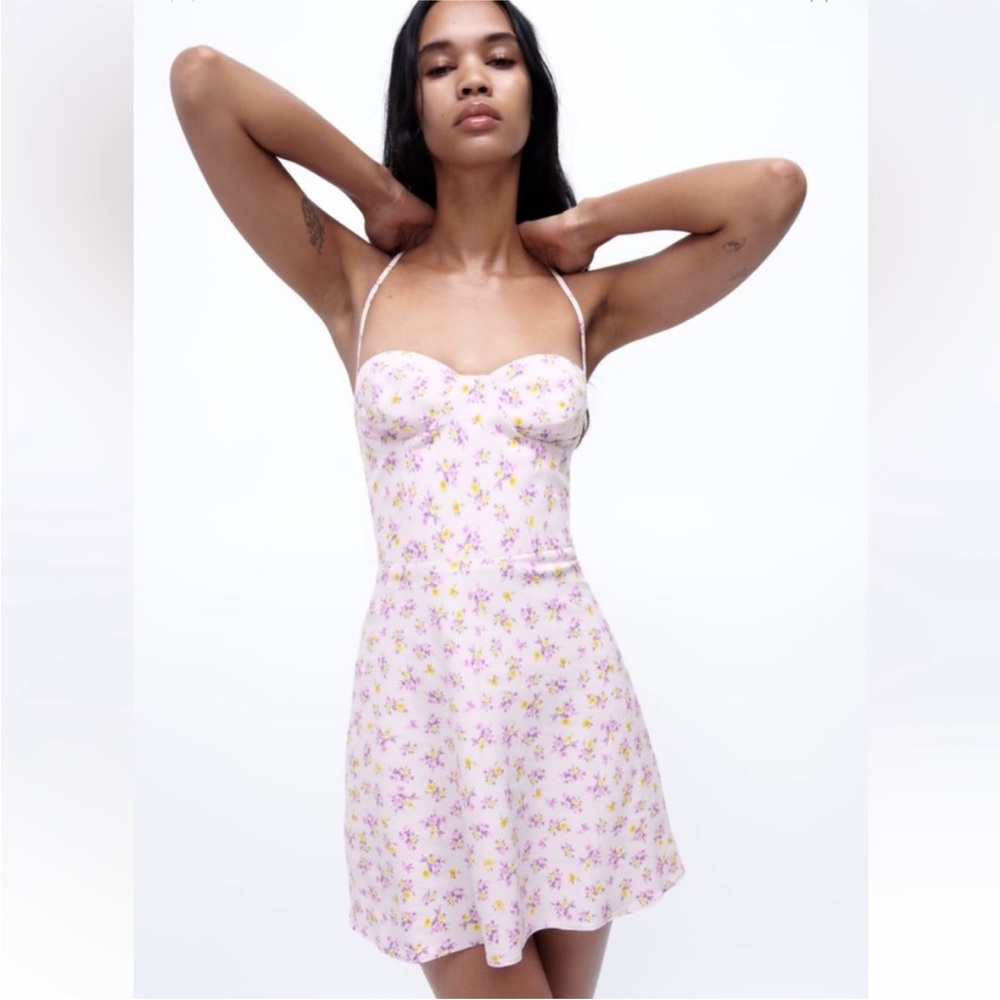 Zara Lilac Ditsy Floral Open
Laced Up Back Sweetheart Linen
Blend
